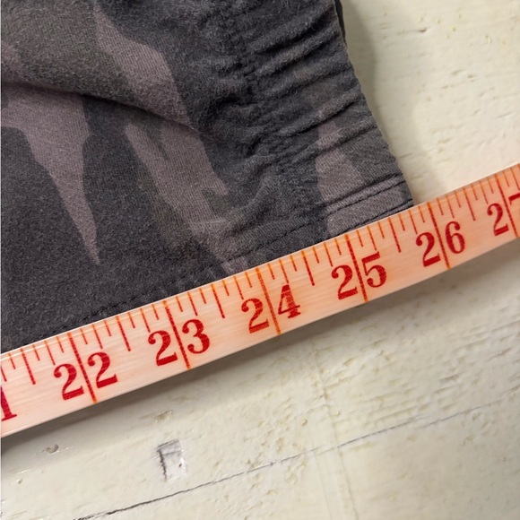 Athleta Farallon Joggers Olive Green Camoflague Print Size 8 Medium Camo - Picture 5 of 7